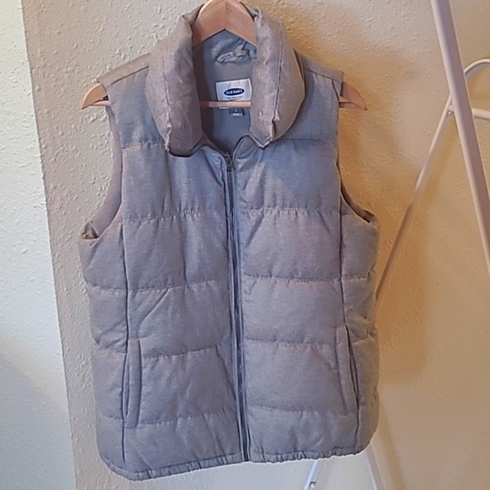 Womens fleece winter vest. Old Navy. Size Large. Light gray.